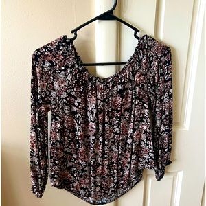Floral fashion top. 3/4 sleeve, free beauty gift with purchase